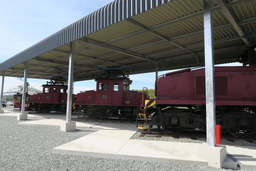 三池炭鉱専用鉄道電気機関車の三川坑での展示風景